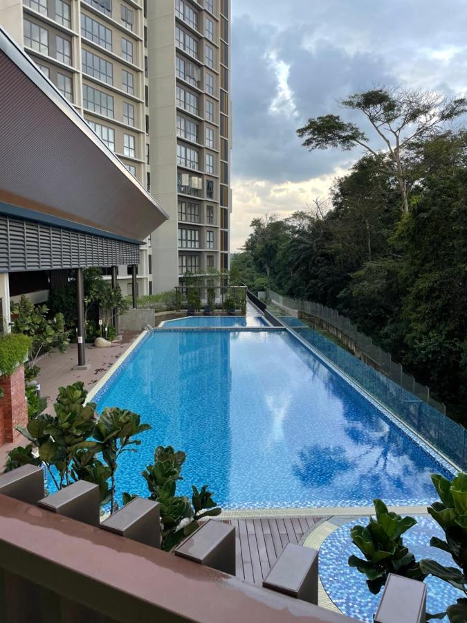 Stayje Putrajaya, 5 Minutes To Ioi City Mall, Wifi , Netflix, Free Parking Екстериор снимка